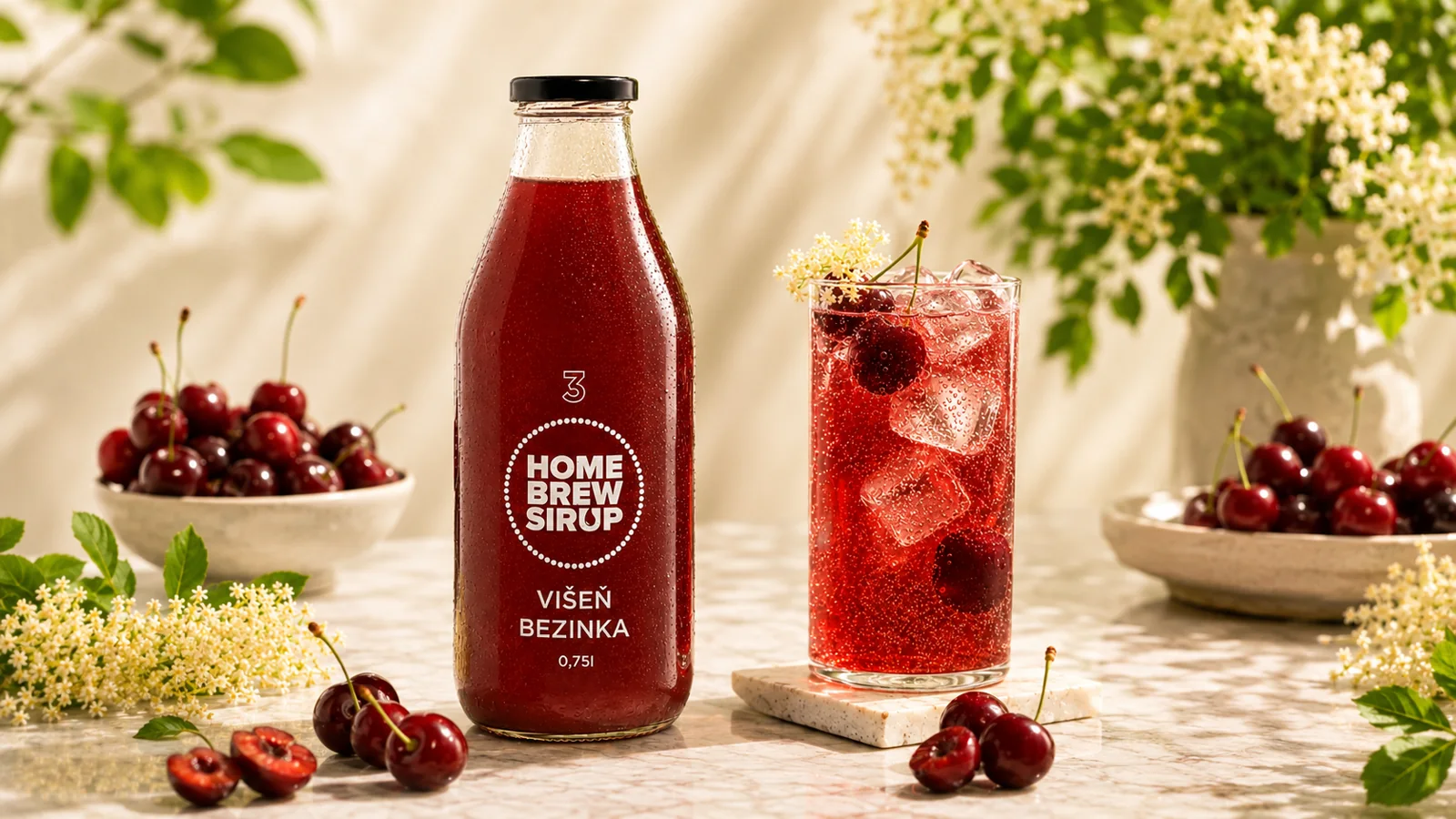 Home Brew Sirup Višeň bezinka s ledovou limonádou, višněmi a bezovým květem